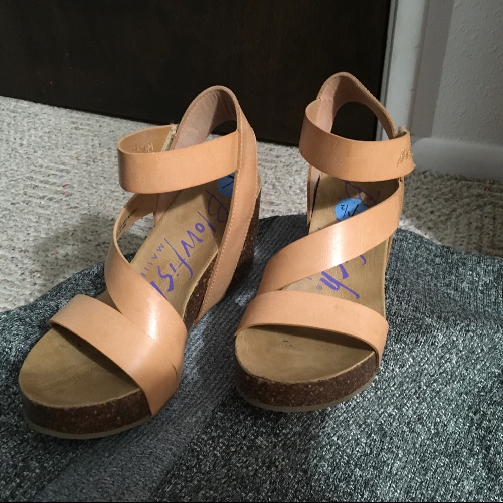 Blowfish Women’s Tan Sandals - NEW